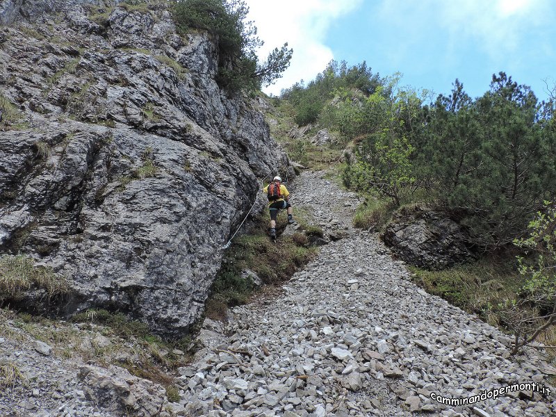 16 Ferrata MAURIZIO Anticima est Monte Alben.JPG -           